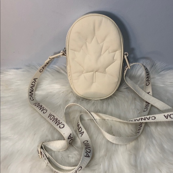 Lululemon Team Canada Future Legacy Crossbody Bag NWOT - Picture 3 of 10